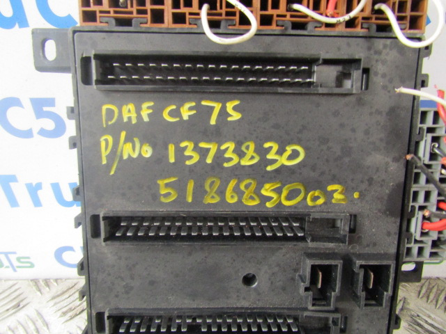 DAF CF75 FUSE BOARD 1373830 - Elektriskt system för Lastbil: bild 2 DAF CF75 FUSE BOARD 1373830 - Elektriskt system för Lastbil: bild 2