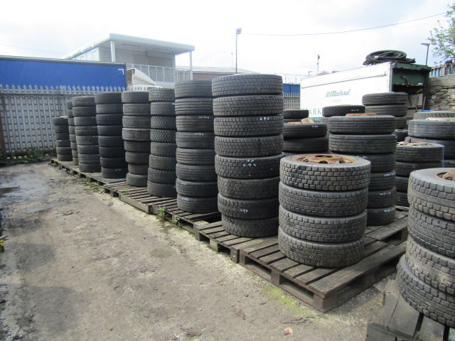 ISUZU N75 215/75/17.5 WHEELS AND TYRES 100 AVAILABLE FROM £50-100 - Däck för Lastbil: bild 1 ISUZU N75 215/75/17.5 WHEELS AND TYRES 100 AVAILABLE FROM £50-100 - Däck för Lastbil: bild 1