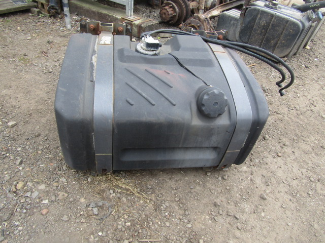 VOLVO FE FUEL TANK 300 LITRE P/NO 20823454 - Bränsletank för Lastbil: bild 4 VOLVO FE FUEL TANK 300 LITRE P/NO 20823454 - Bränsletank för Lastbil: bild 4