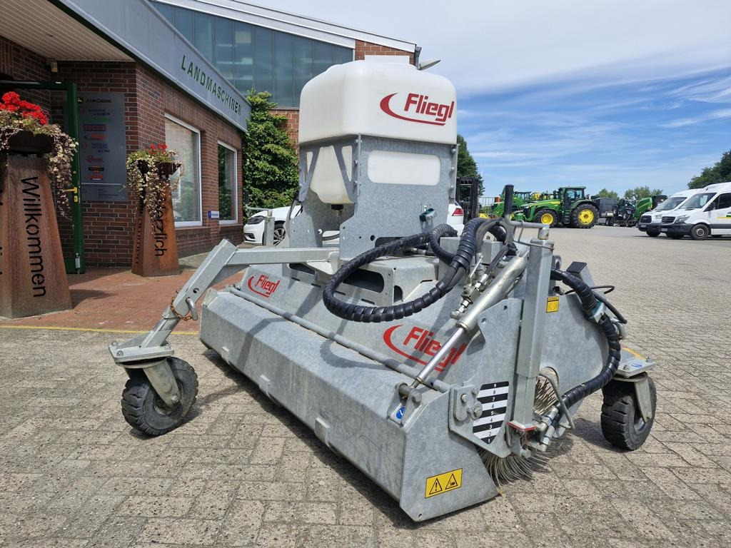 Fliegl KEH 1850 TYPE 600 - Slåttermaskin: bild 1 Fliegl KEH 1850 TYPE 600 - Slåttermaskin: bild 1