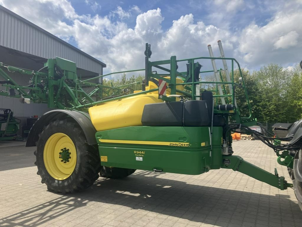 John Deere BASISMASCHINE R944I POWRSPRAY - Bogserad spruta: bild 1 John Deere BASISMASCHINE R944I POWRSPRAY - Bogserad spruta: bild 1