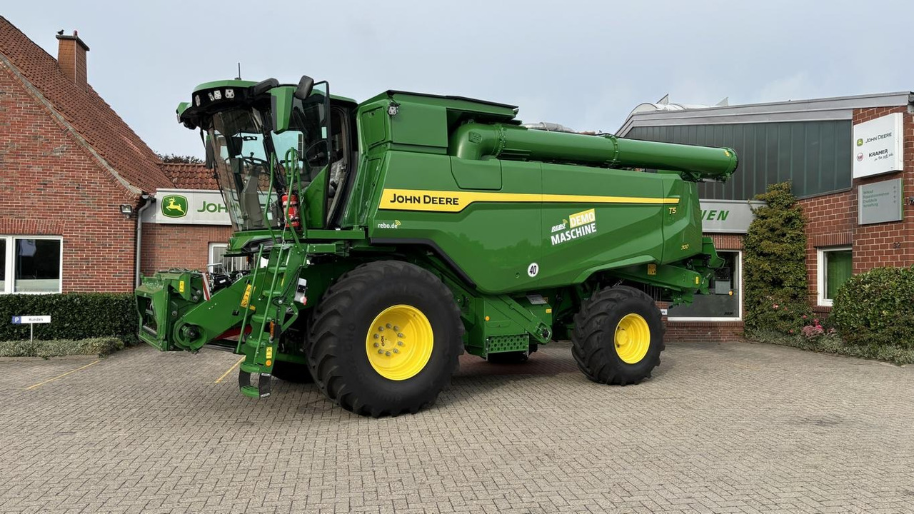 John Deere MÄHDRESCHER T5700 MY25 - Skördetröska: bild 1 John Deere MÄHDRESCHER T5700 MY25 - Skördetröska: bild 1