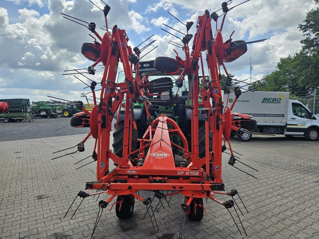 Kuhn GF8702 - Hövändare: bild 2 Kuhn GF8702 - Hövändare: bild 2