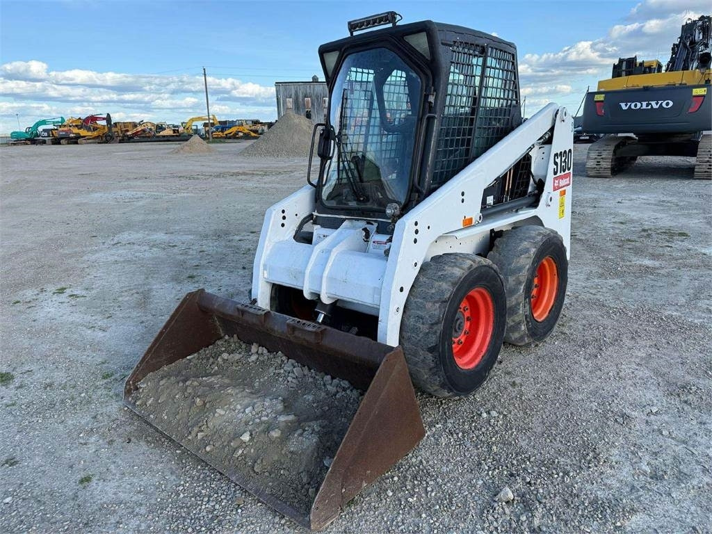 Bobcat S130 - Kompaktlastare/ Slirstyrda lastare: bild 2 Bobcat S130 - Kompaktlastare/ Slirstyrda lastare: bild 2