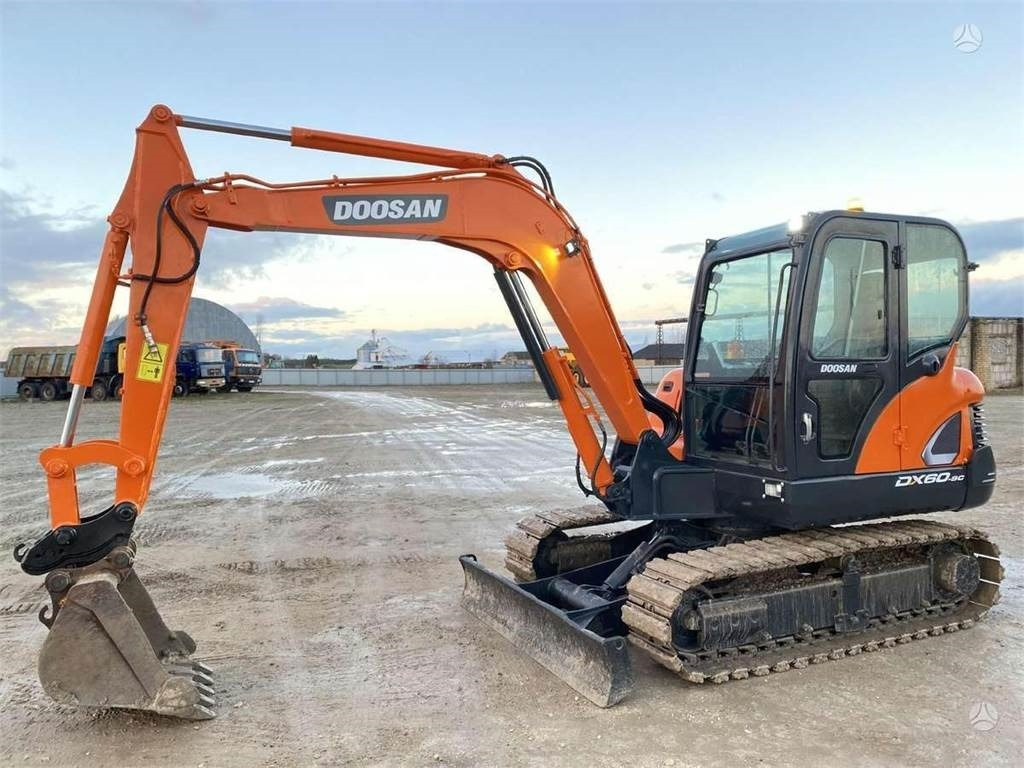 Doosan DX 60 C - Minigrävmaskin: bild 1 Doosan DX 60 C - Minigrävmaskin: bild 1