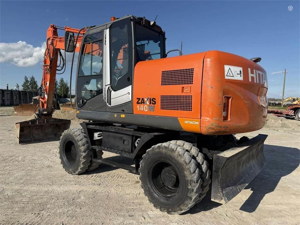 Hitachi ZX 140 W - Grävmaskin på däck: bild 1 Hitachi ZX 140 W - Grävmaskin på däck: bild 1