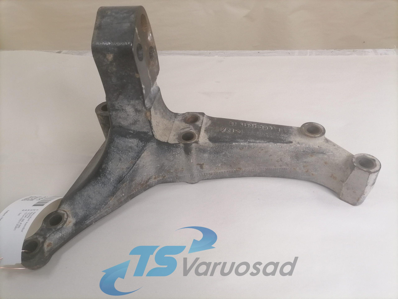 MAN Engine bracket 51415013061 - Motor och reservdelar för Lastbil: bild 4 MAN Engine bracket 51415013061 - Motor och reservdelar för Lastbil: bild 4