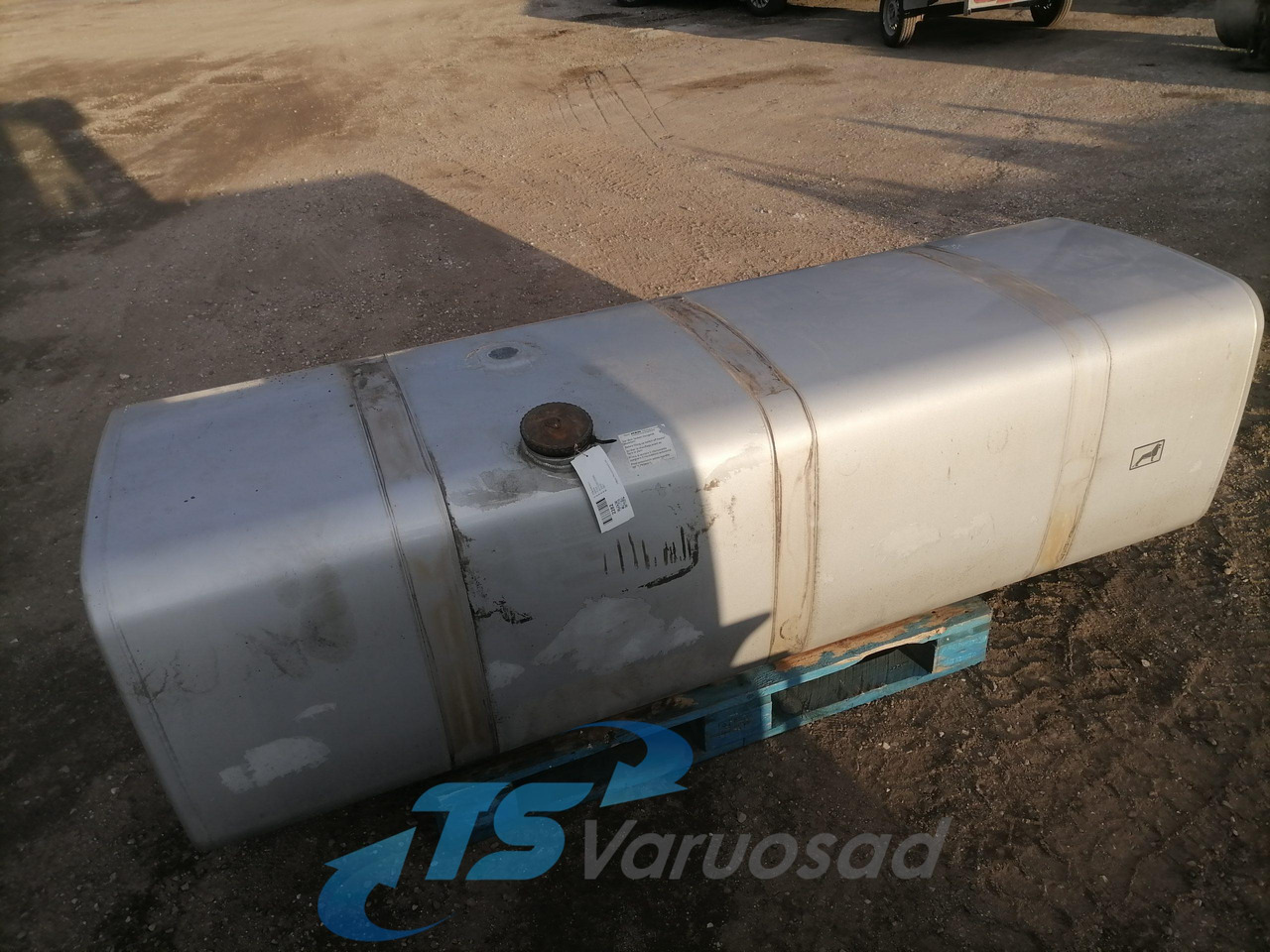MAN Kütusepaak 800L 81122015598 - Bränsletank för Lastbil: bild 1 MAN Kütusepaak 800L 81122015598 - Bränsletank för Lastbil: bild 1