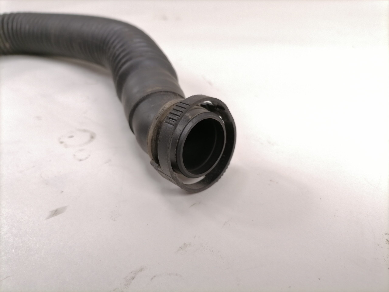 Mercedes-Benz Compressor air pipe A4711303257 - Kompressor för Lastbil: bild 2 Mercedes-Benz Compressor air pipe A4711303257 - Kompressor för Lastbil: bild 2
