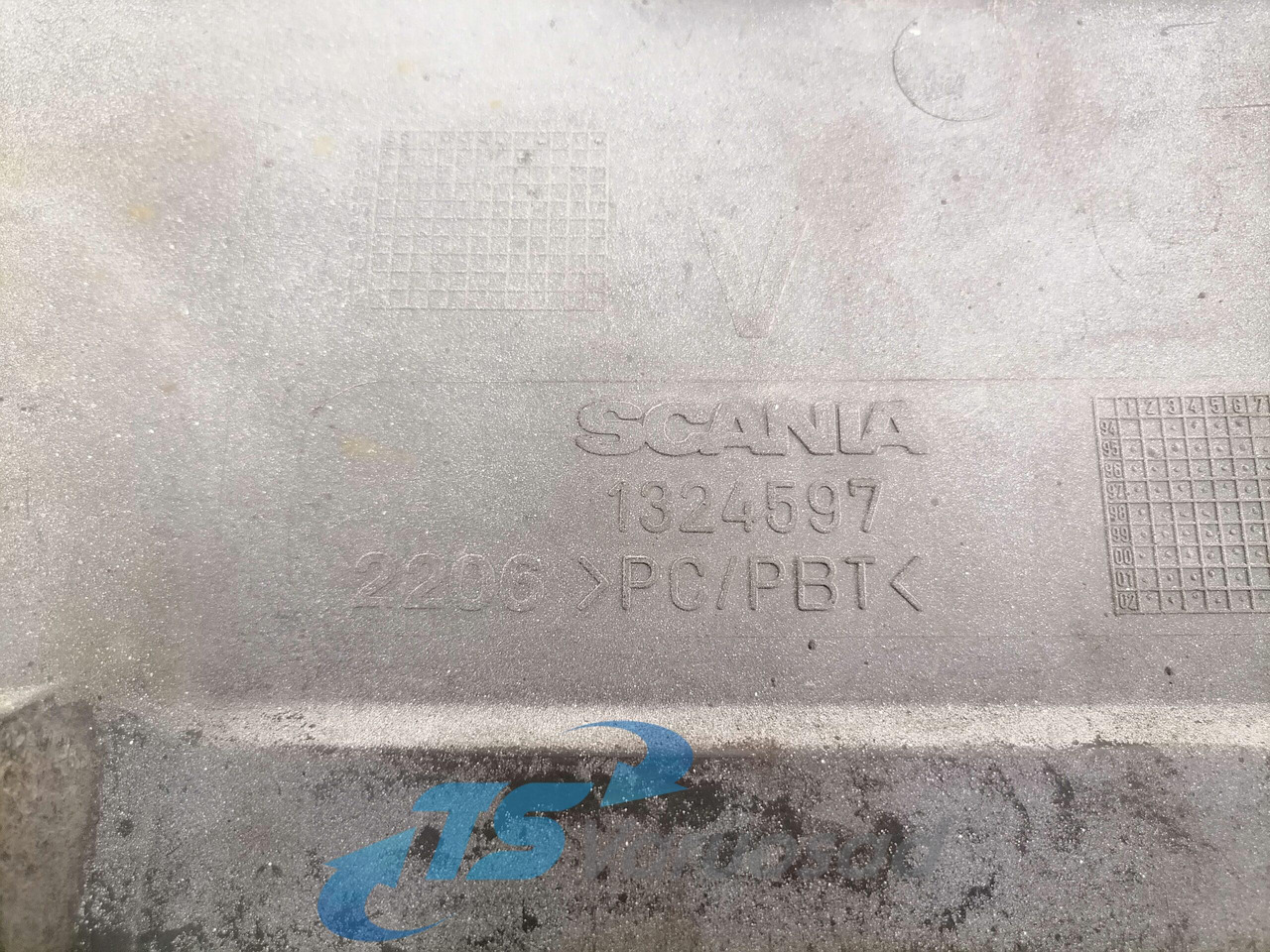 Scania Bumper cover 1324597 - Stötfångarhörn för Lastbil: bild 4 Scania Bumper cover 1324597 - Stötfångarhörn för Lastbil: bild 4