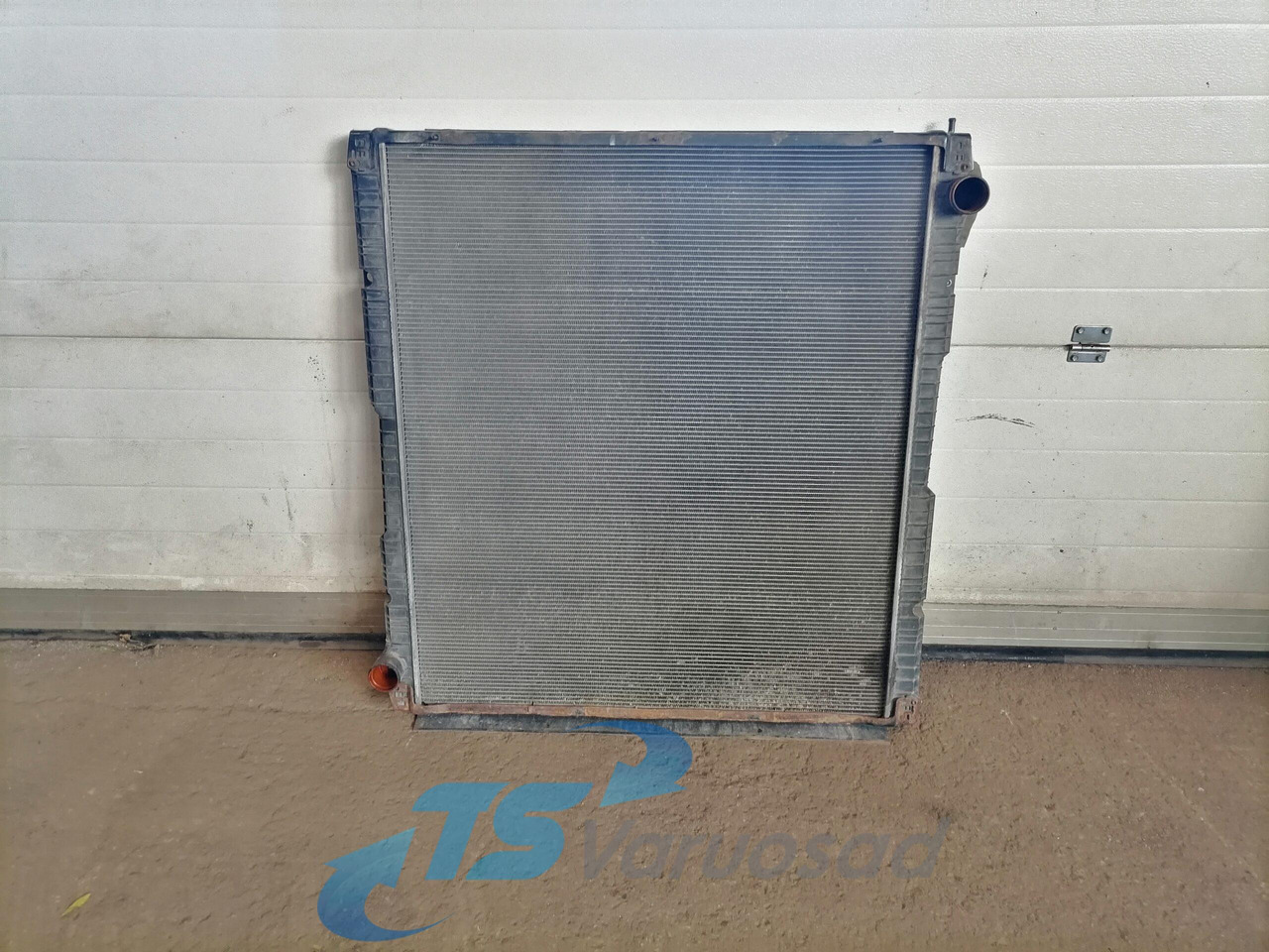 Scania Cooling radiator 1784616 - Kylare för Lastbil: bild 1 Scania Cooling radiator 1784616 - Kylare för Lastbil: bild 1