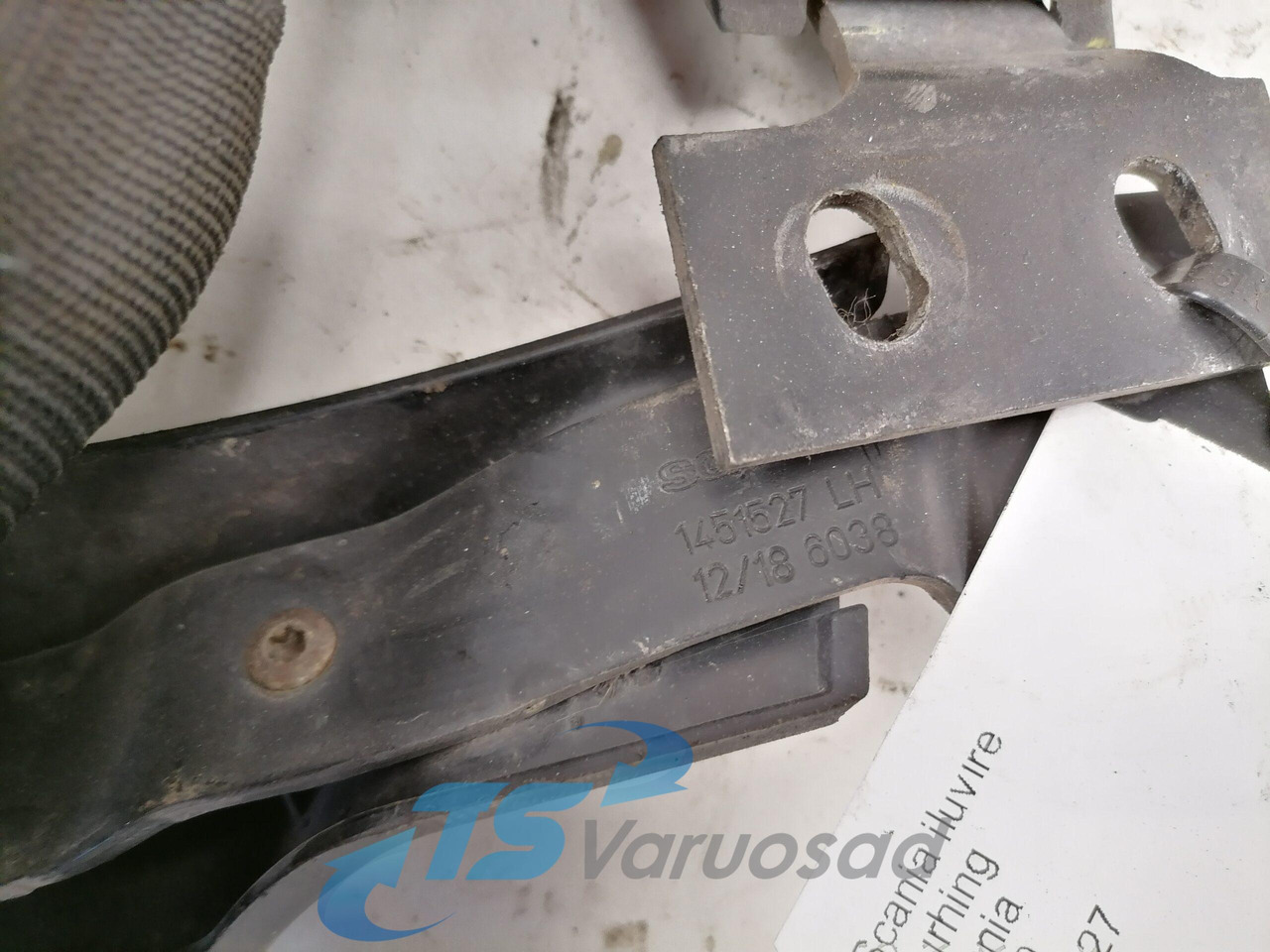Scania Grille panel hinge 1451527 - Galler för Lastbil: bild 4 Scania Grille panel hinge 1451527 - Galler för Lastbil: bild 4
