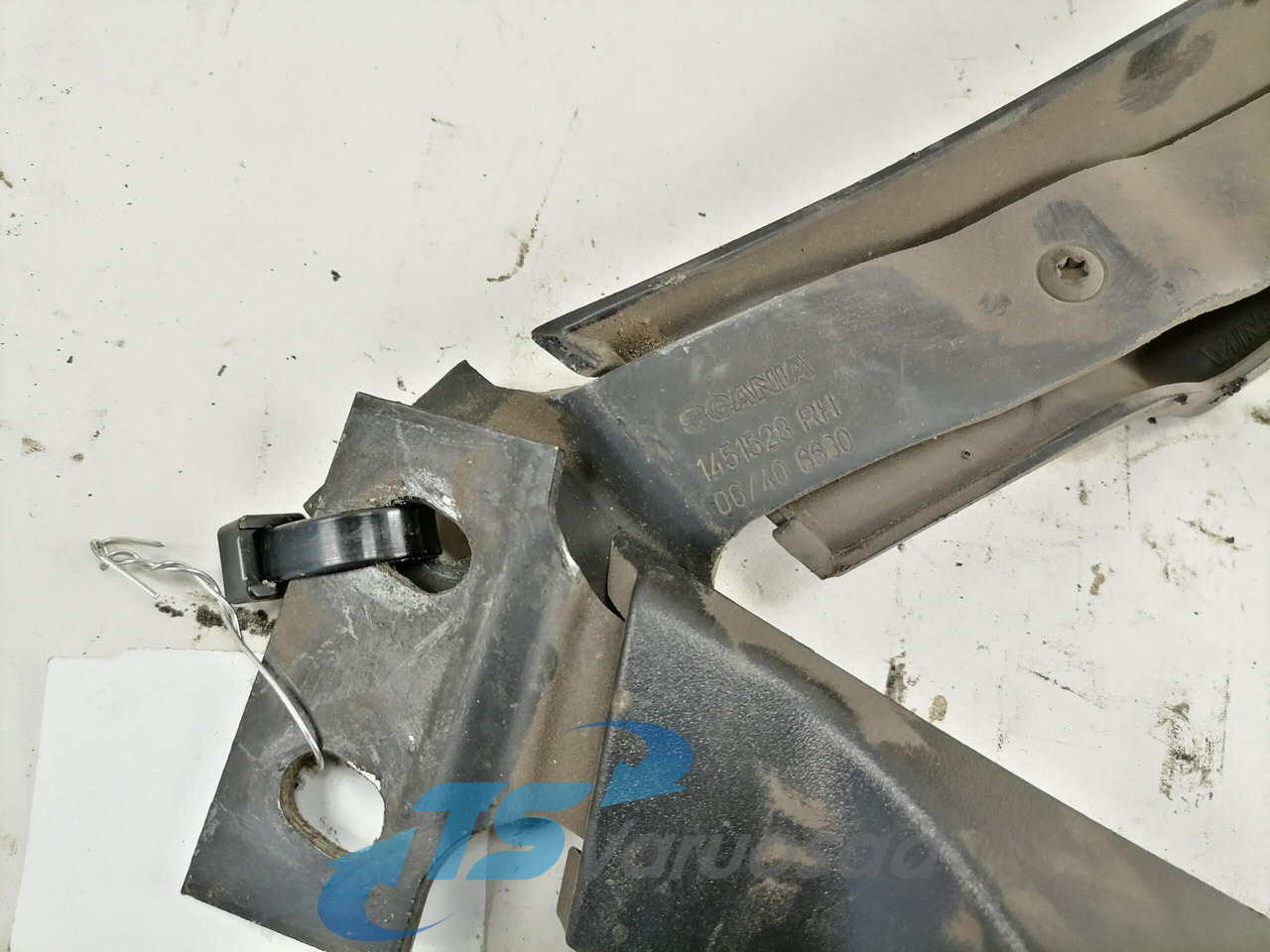 Scania Grille panel hinge 1451527 - Galler för Lastbil: bild 2 Scania Grille panel hinge 1451527 - Galler för Lastbil: bild 2