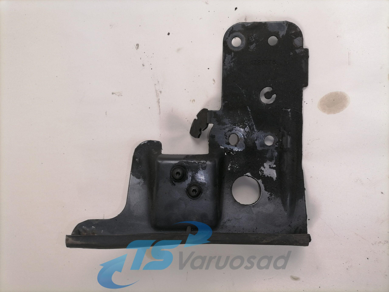 Scania Mudguard bracket 1723176 - Universaldel för Lastbil: bild 1 Scania Mudguard bracket 1723176 - Universaldel för Lastbil: bild 1