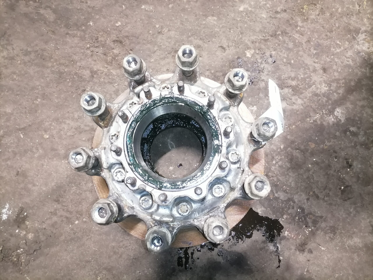 Scania Wheel hub 2290542 - Hub för Lastbil: bild 4 Scania Wheel hub 2290542 - Hub för Lastbil: bild 4