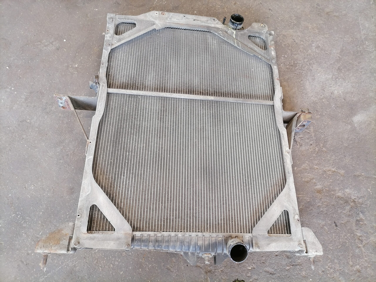 Volvo Cooling radiator 20536920 - Kylare för Lastbil: bild 2 Volvo Cooling radiator 20536920 - Kylare för Lastbil: bild 2