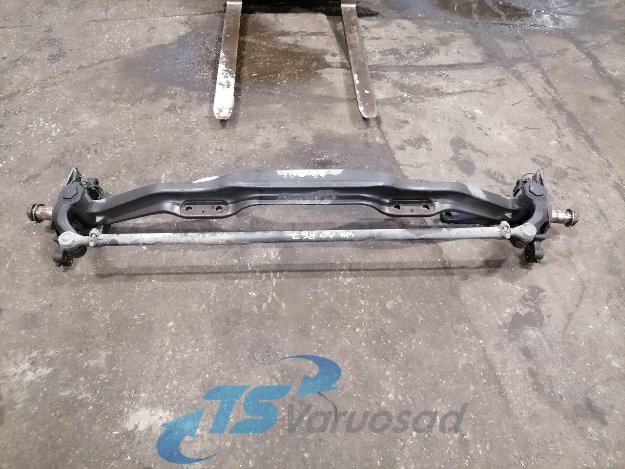 Volvo First axel housing 22208213 - Framaxel för Lastbil: bild 1 Volvo First axel housing 22208213 - Framaxel för Lastbil: bild 1