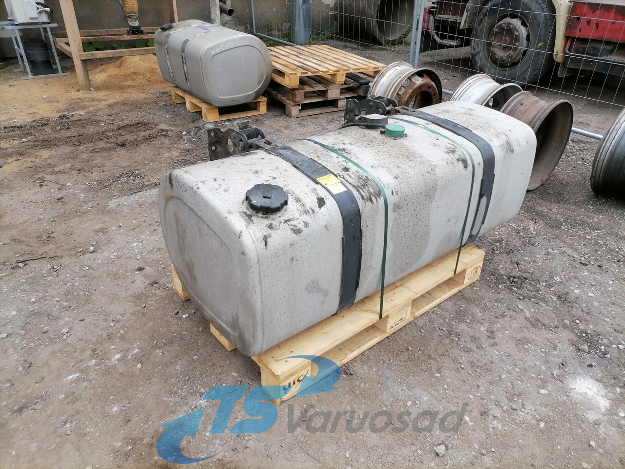 Volvo Kütusepaak 475L 22038784 - Bränsletank för Lastbil: bild 1 Volvo Kütusepaak 475L 22038784 - Bränsletank för Lastbil: bild 1