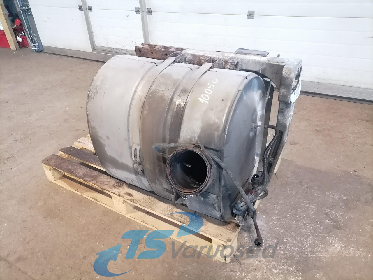 Volvo Muffler 20894953 - Ljuddämpare för Lastbil: bild 1 Volvo Muffler 20894953 - Ljuddämpare för Lastbil: bild 1