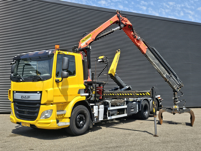 DAF CF 330 6x2-4 / PALFINGER CRANE + HOOKLIFT - Lastväxlare lastbil, Kranbil: bild 2 DAF CF 330 6x2-4 / PALFINGER CRANE + HOOKLIFT - Lastväxlare lastbil, Kranbil: bild 2