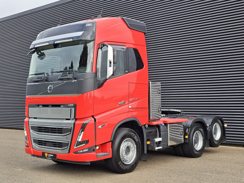 Volvo FH 16 650 / 6x4 BOOGIE / HYDRAULIC / RETARDER / 100T - Dragbil: bild 1 Volvo FH 16 650 / 6x4 BOOGIE / HYDRAULIC / RETARDER / 100T - Dragbil: bild 1