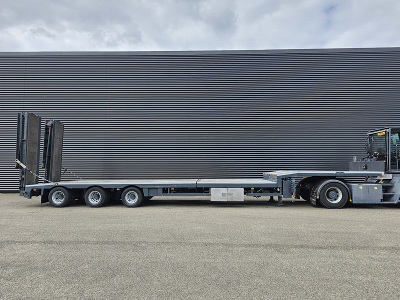Nooteboom MCO-48-03 / STEERING AXLE / HYDRAULIC RAMPS + BED - Låg lastare semitrailer: bild 4 Nooteboom MCO-48-03 / STEERING AXLE / HYDRAULIC RAMPS + BED - Låg lastare semitrailer: bild 4