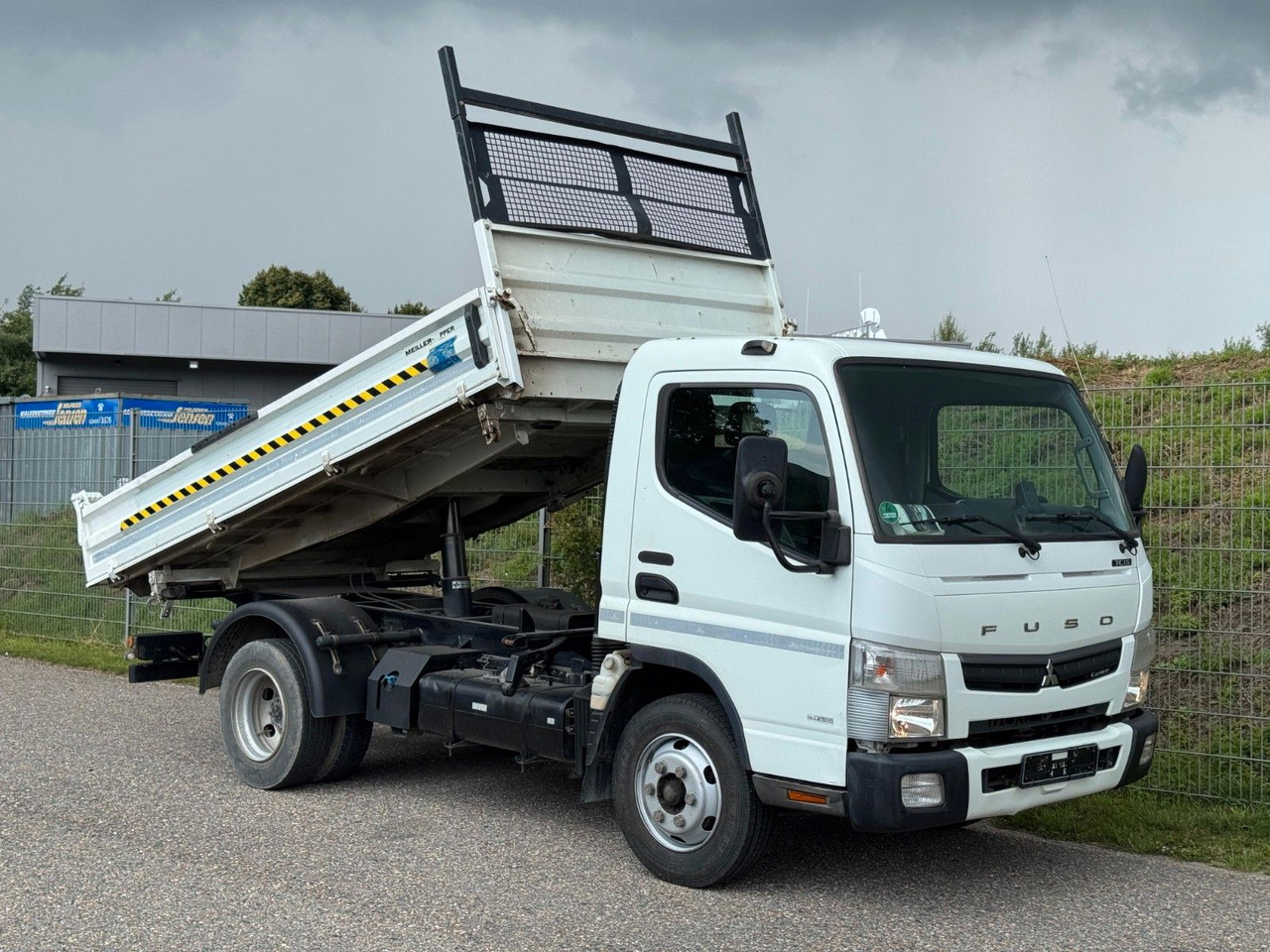 Mitsubishi 7C15 Fuso Canter 4x2 mit Meiller 3S. Kipper - Transportbil med tippflak: bild 1 Mitsubishi 7C15 Fuso Canter 4x2 mit Meiller 3S. Kipper - Transportbil med tippflak: bild 1