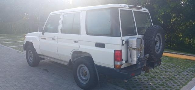 Toyota Land Cruiser 76 - Personbil: bild 2 Toyota Land Cruiser 76 - Personbil: bild 2