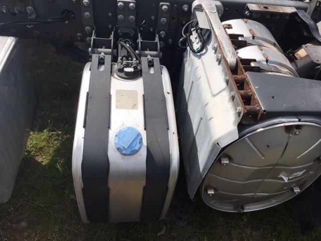 Renault Abgasanlage / Rußpartikelfilter / AdBlue-Anlage Renault Premium - AdBlue tank för Lastbil: bild 1 Renault Abgasanlage / Rußpartikelfilter / AdBlue-Anlage Renault Premium - AdBlue tank för Lastbil: bild 1
