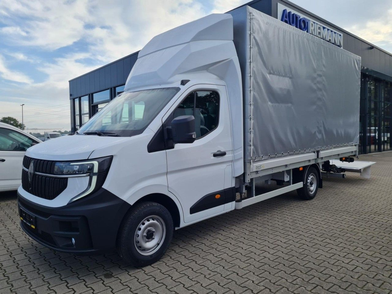 Renault Master Pritsche Schiebe Plane LBW 10 Pal. Luftfe - Transportbil med kapell: bild 3 Renault Master Pritsche Schiebe Plane LBW 10 Pal. Luftfe - Transportbil med kapell: bild 3