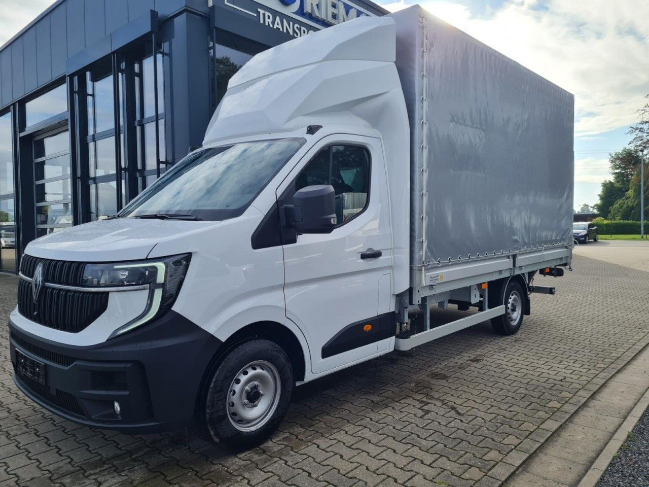 Renault Master Pritsche Schiebe Plane LBW Luftfederung - Transportbil med kapell: bild 2 Renault Master Pritsche Schiebe Plane LBW Luftfederung - Transportbil med kapell: bild 2