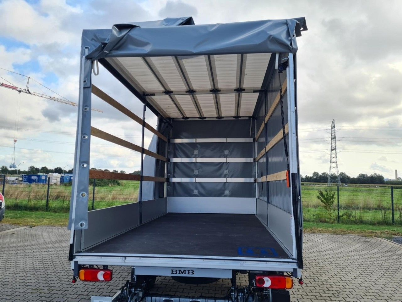 Renault Master Pritsche Schiebe Plane Schlafkab LBW Luft - Transportbil med kapell: bild 5 Renault Master Pritsche Schiebe Plane Schlafkab LBW Luft - Transportbil med kapell: bild 5