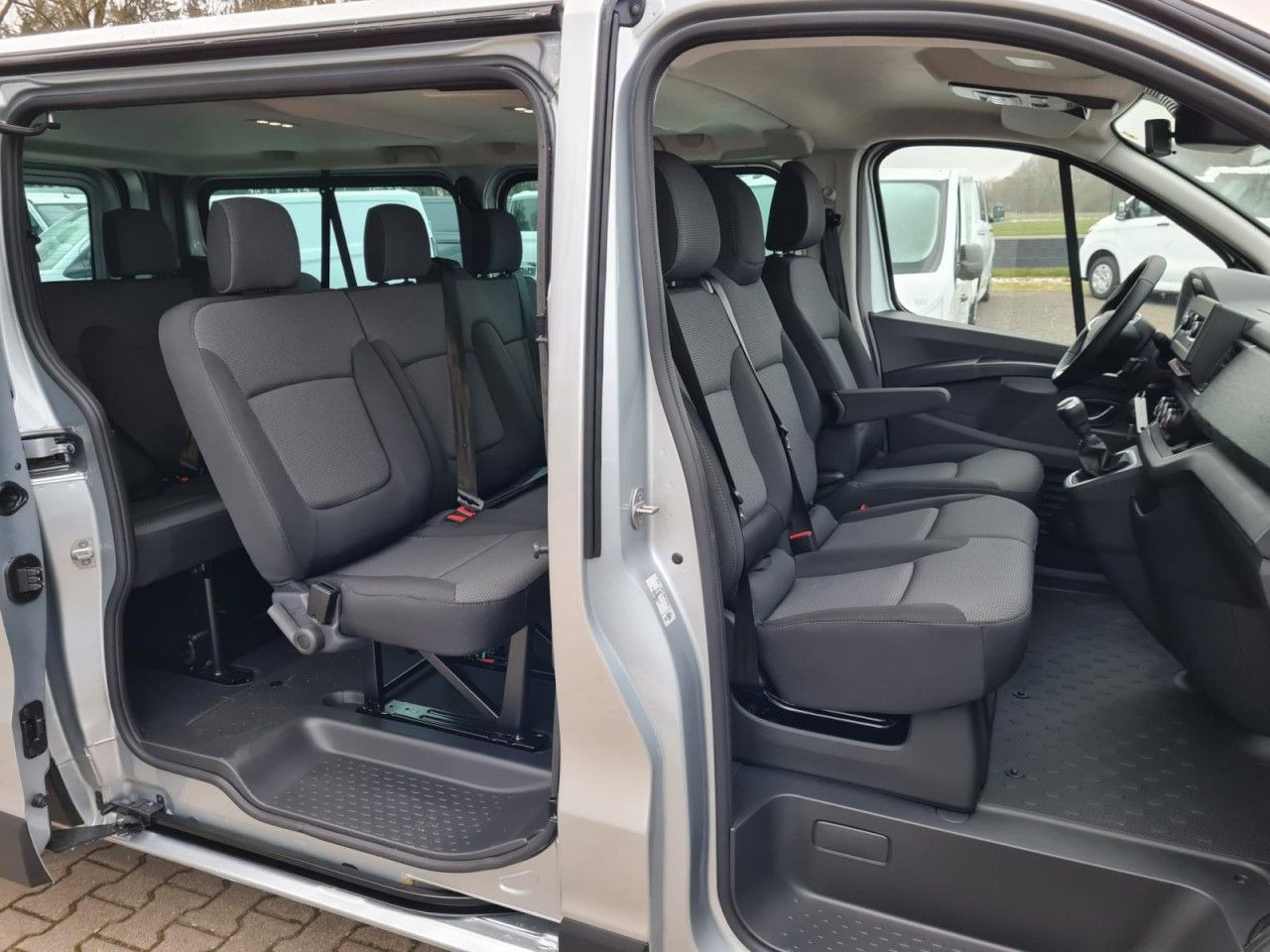 Renault Trafic Kombi 9-Sitze L2 Grand Equilibre KLIMA TE - Personbil: bild 4 Renault Trafic Kombi 9-Sitze L2 Grand Equilibre KLIMA TE - Personbil: bild 4