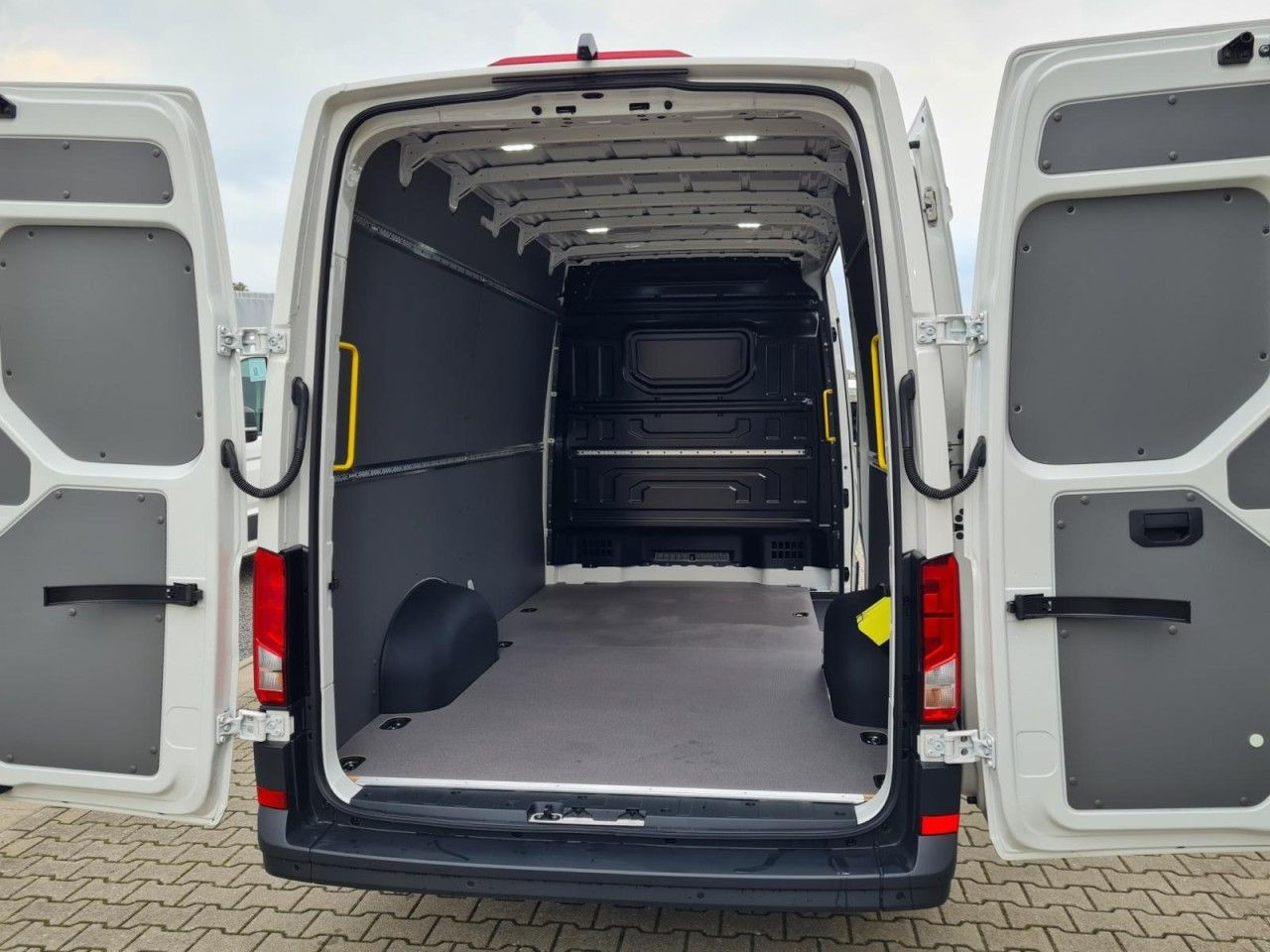 Volkswagen Crafter 35 Kasten TDI L3H3 LED TEMPOMAT AUTOMATI - Skåpbil: bild 5 Volkswagen Crafter 35 Kasten TDI L3H3 LED TEMPOMAT AUTOMATI - Skåpbil: bild 5