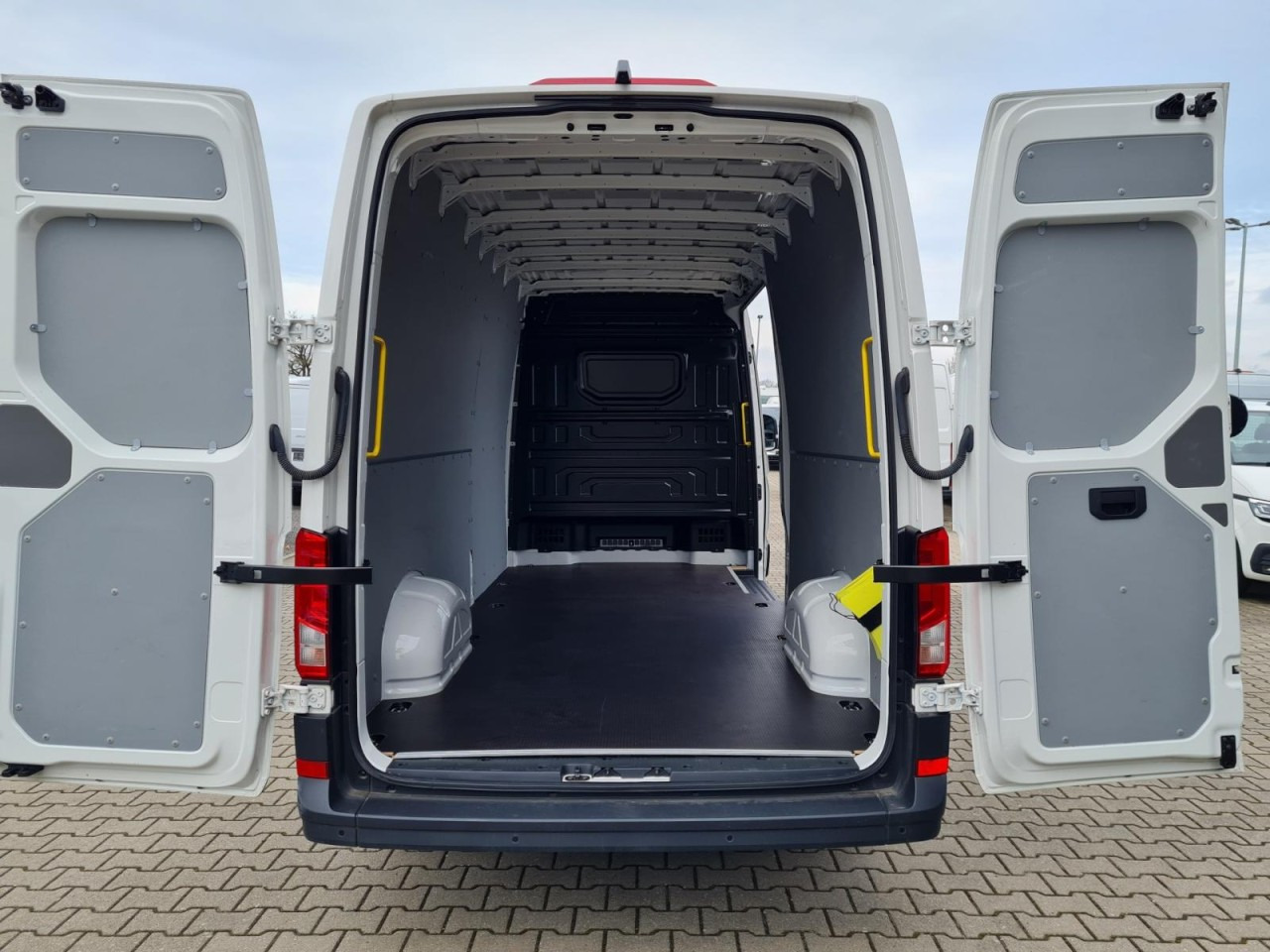 Volkswagen Crafter 35 Kasten lang L4H3 KLIMA NAVI_APP HOLZBODEN - Skåpbil: bild 5 Volkswagen Crafter 35 Kasten lang L4H3 KLIMA NAVI_APP HOLZBODEN - Skåpbil: bild 5