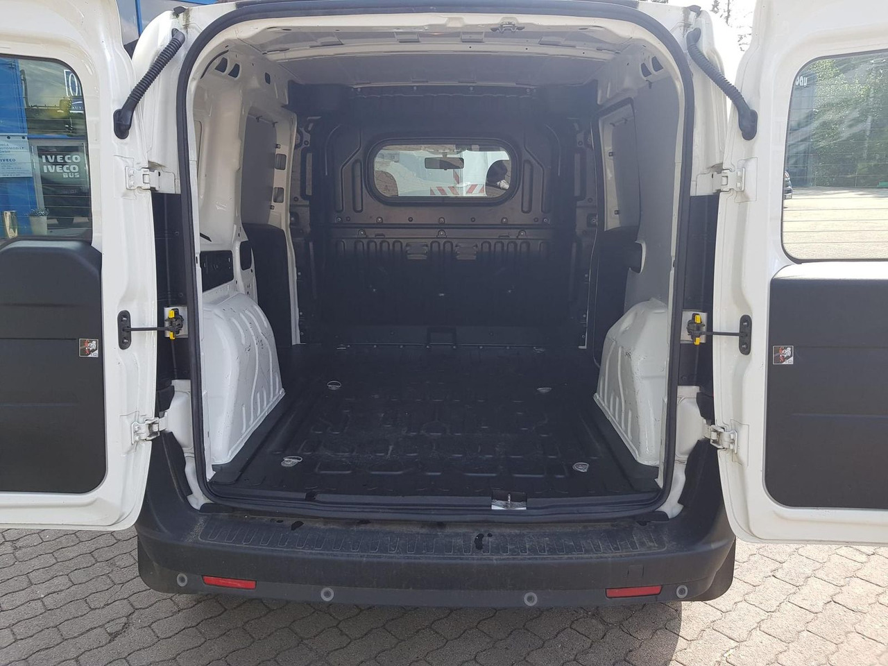 Fiat Doblo Kastenwagen SX 1.3 Klima, Radio mit Nav... - Persontransport: bild 5 Fiat Doblo Kastenwagen SX 1.3 Klima, Radio mit Nav... - Persontransport: bild 5