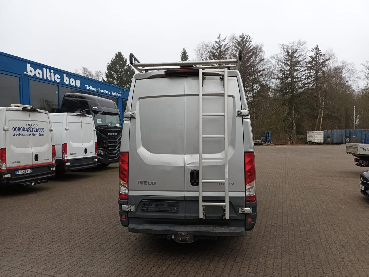 Iveco Daily 35S12V 3520L AHK Dachträger 85 kW (116 ... - Skåpbil: bild 4 Iveco Daily 35S12V 3520L AHK Dachträger 85 kW (116 ... - Skåpbil: bild 4