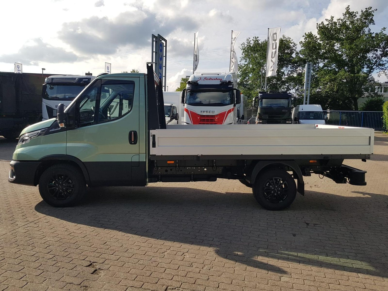Iveco Daily 35S14HA8 Pritsche AHK 100 kW (136 PS),... - Transportbil med flak: bild 2 Iveco Daily 35S14HA8 Pritsche AHK 100 kW (136 PS),... - Transportbil med flak: bild 2