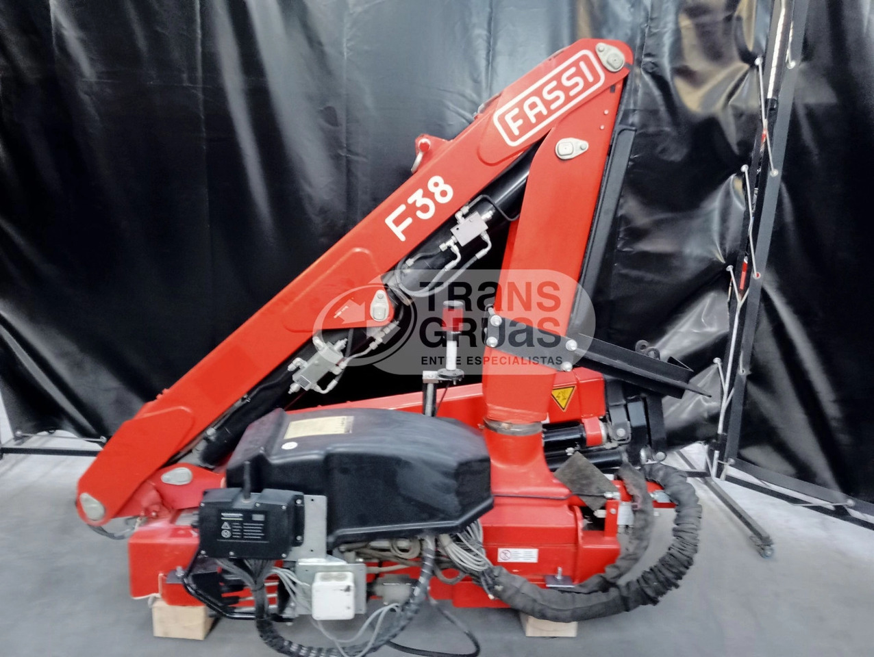 Grúa Fassi F38AF - Lastbilskran för Lastbil: bild 1 Grúa Fassi F38AF - Lastbilskran för Lastbil: bild 1