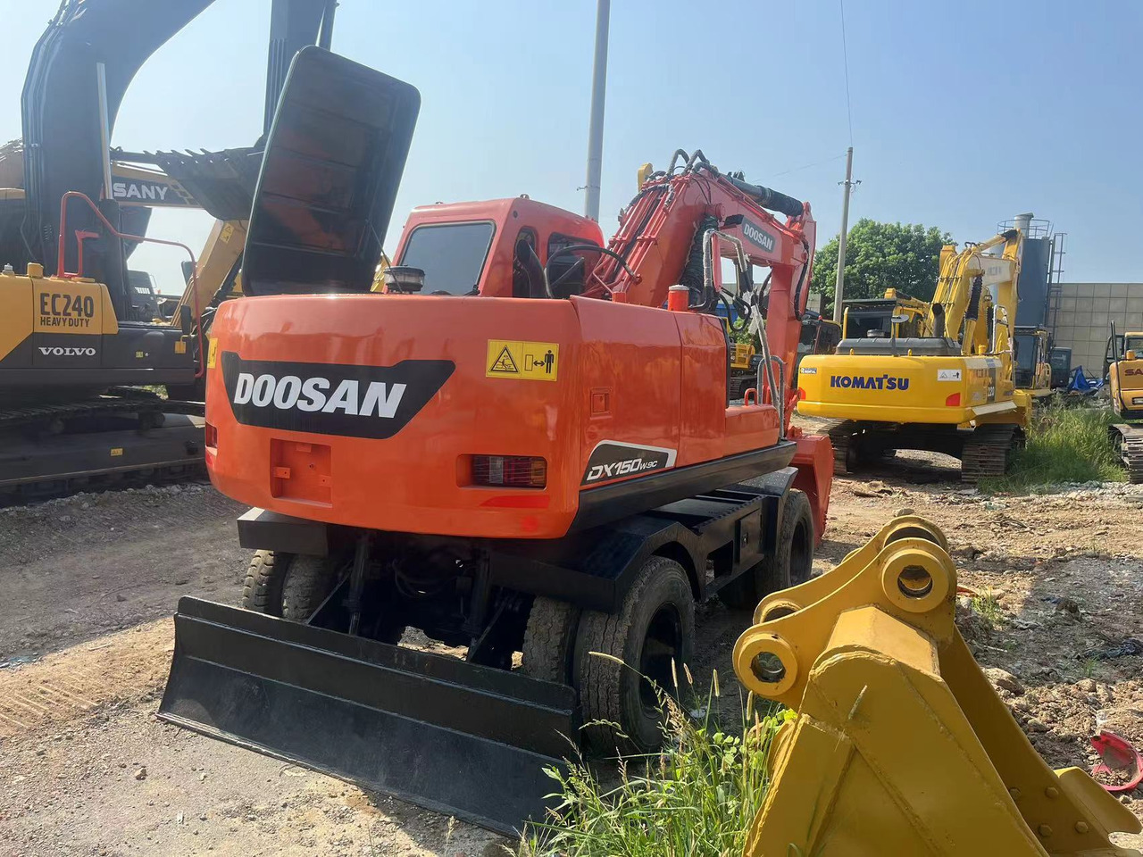 Doosan DX150W-9C - Grävmaskin på däck: bild 2 Doosan DX150W-9C - Grävmaskin på däck: bild 2