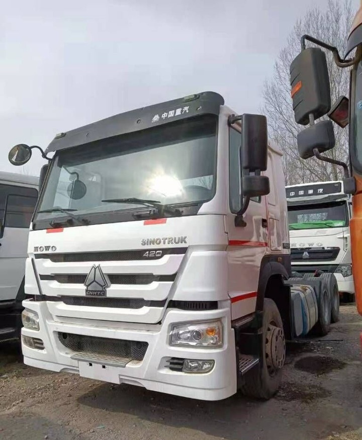 Sinotruk HOWO 420 Tractor - Dragbil: bild 1 Sinotruk HOWO 420 Tractor - Dragbil: bild 1
