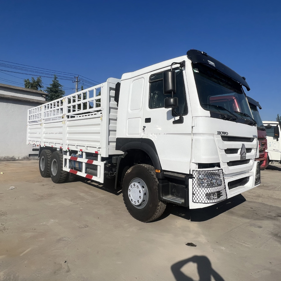 Sinotruk HOWO 371 6*4 Fence truck - Flakbil: bild 1 Sinotruk HOWO 371 6*4 Fence truck - Flakbil: bild 1
