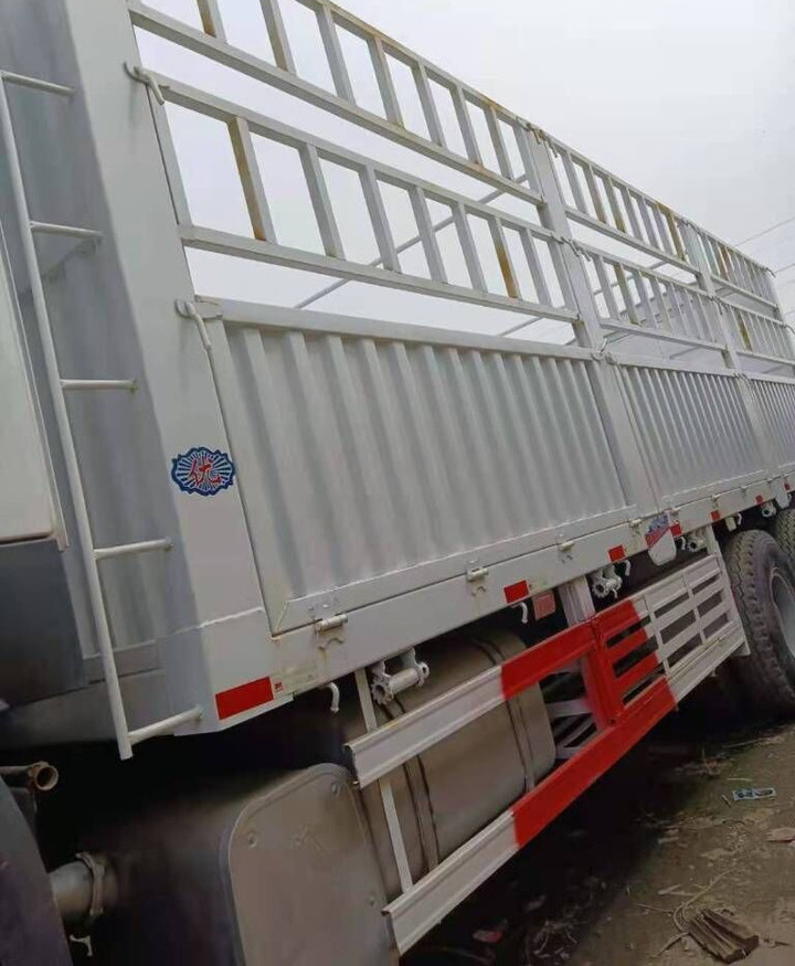 Sinotruk HOWO 6*4 - Flakbil: bild 2 Sinotruk HOWO 6*4 - Flakbil: bild 2