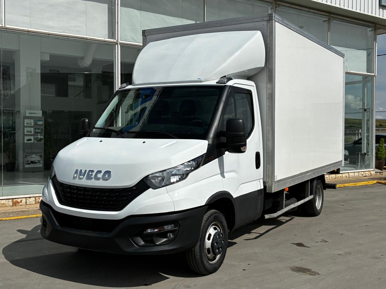Caja cerrada IVECO 35C16 3.0 20m3 - Volymskåp: bild 1 Caja cerrada IVECO 35C16 3.0 20m3 - Volymskåp: bild 1