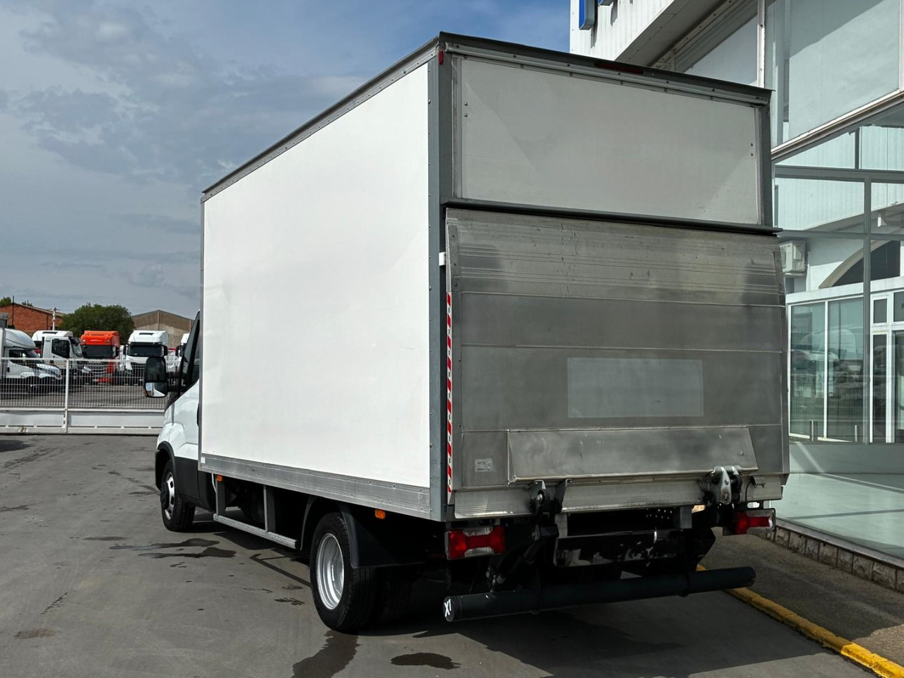 Caja cerrada IVECO 35C16 3.0 20m3 - Volymskåp: bild 4 Caja cerrada IVECO 35C16 3.0 20m3 - Volymskåp: bild 4