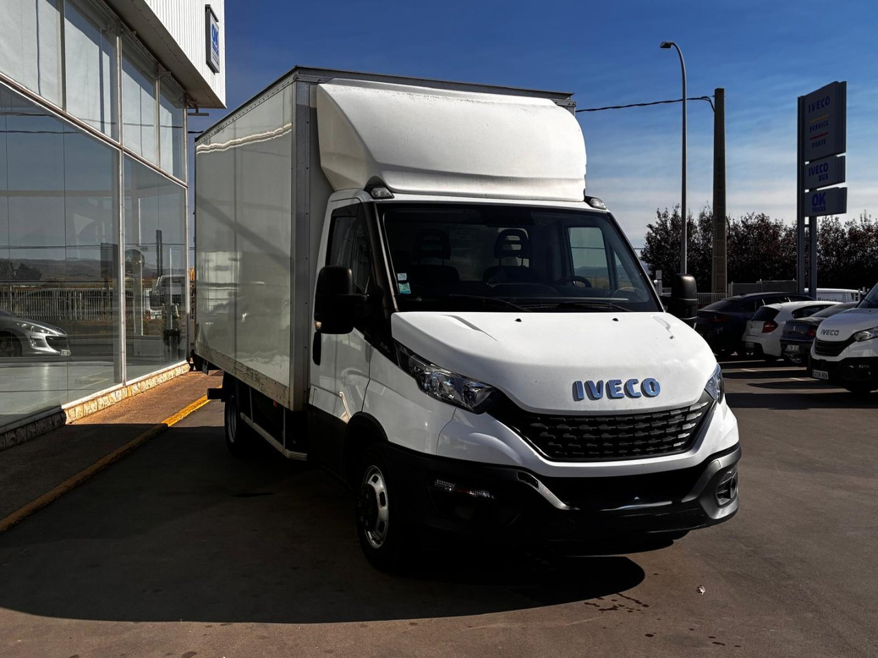 Caja cerrada con plataforma elevadora IVECO 35C16 20m3 - Volymskåp: bild 3 Caja cerrada con plataforma elevadora IVECO 35C16 20m3 - Volymskåp: bild 3