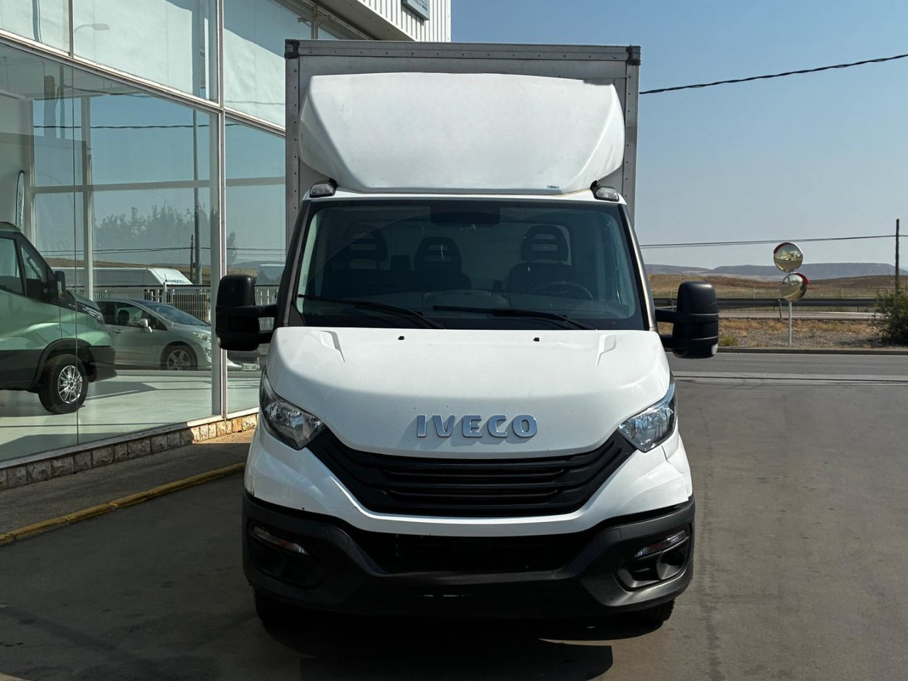 Caja cerrada con plataforma elevadora IVECO 35C16 3.0 20m3 - Volymskåp: bild 2 Caja cerrada con plataforma elevadora IVECO 35C16 3.0 20m3 - Volymskåp: bild 2