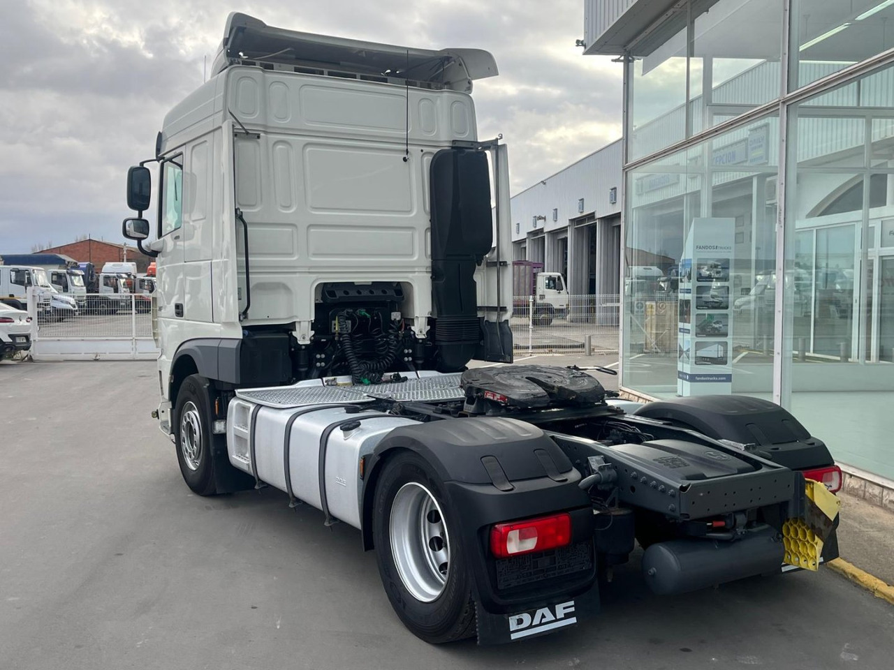 Cabeza Tractora DAF 480 AUTOMATICA CON INTARDER - Dragbil: bild 4 Cabeza Tractora DAF 480 AUTOMATICA CON INTARDER - Dragbil: bild 4