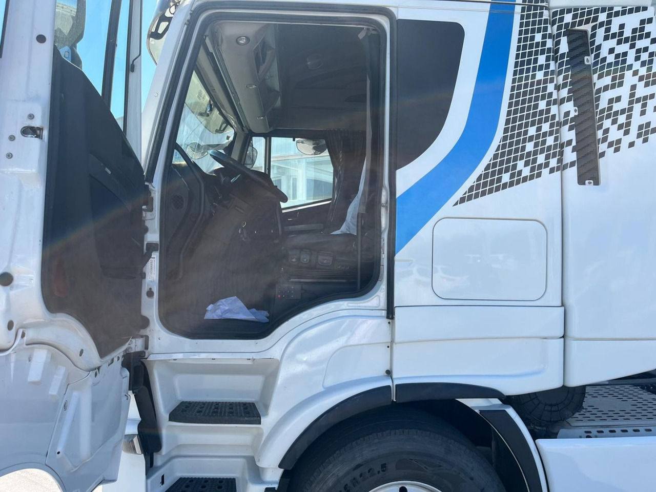Cabeza Tractora IVECO 510 AUTOMATICO INTARDER - Dragbil: bild 5 Cabeza Tractora IVECO 510 AUTOMATICO INTARDER - Dragbil: bild 5