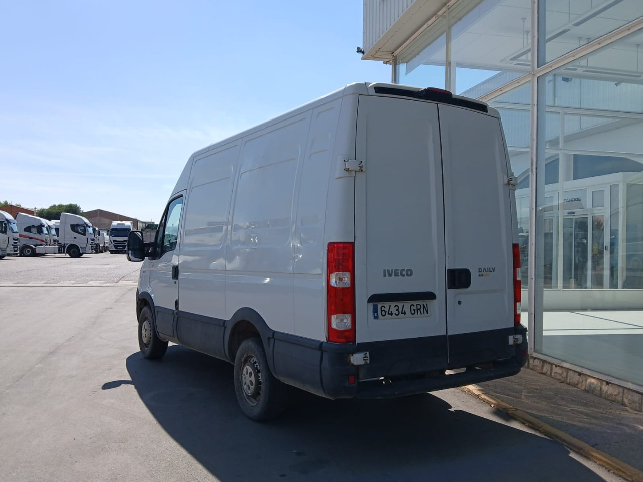 Furgón IVECO 35S13 V 10m3 - Skåpbil: bild 4 Furgón IVECO 35S13 V 10m3 - Skåpbil: bild 4